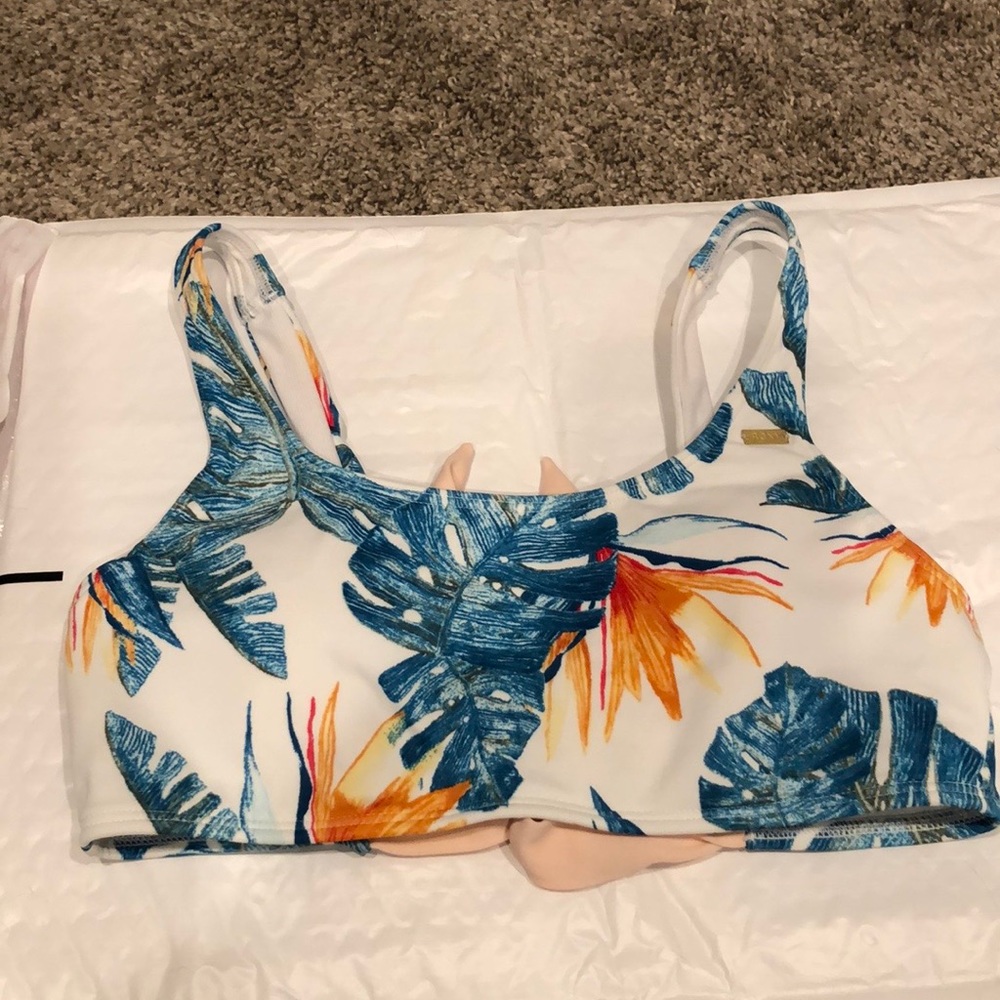 Roxy bikini top size small
